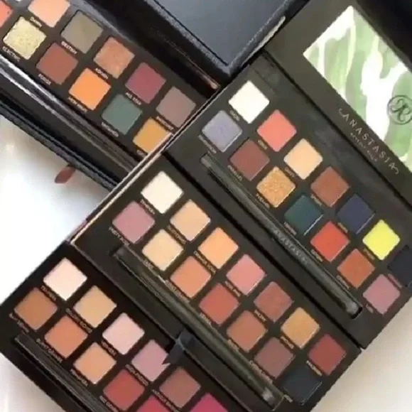 NEW Anastasia Hall of Fame Eyeshadow Vault Set - Picture 3 of 5